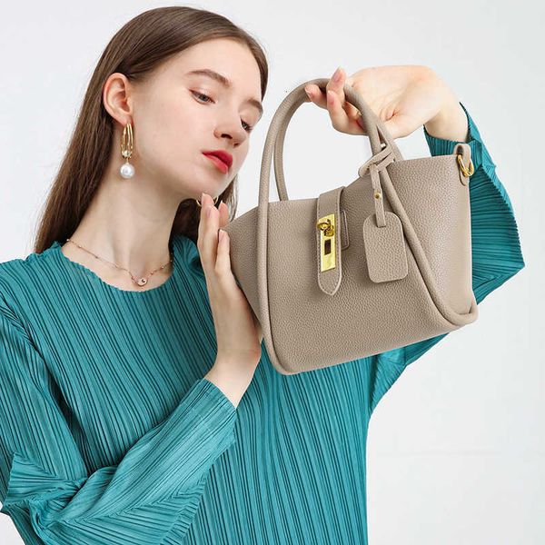 

this yearpopular vegetable basket bag 2022 new leather womenbucket summer hand