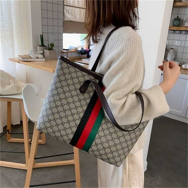 

simple atmosphere large capacity women's single messenger mother's 85% off online sales