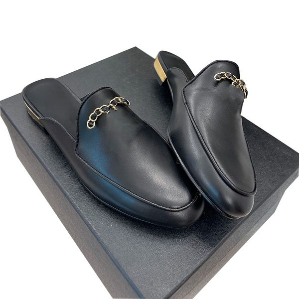 

23ss calfskin womens slipper with chain retro loafers france designer slides mule flip flops with low heels slip-on causal shoes classic bla, Black