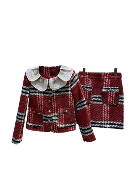 

2022 autumn and winter vintage high class flower petal lapel set, White