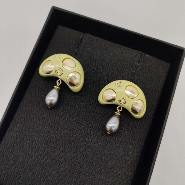 

luxury quality charm drop earring with nature shell beads in white and grey color have box stamp ps7447a, Golden