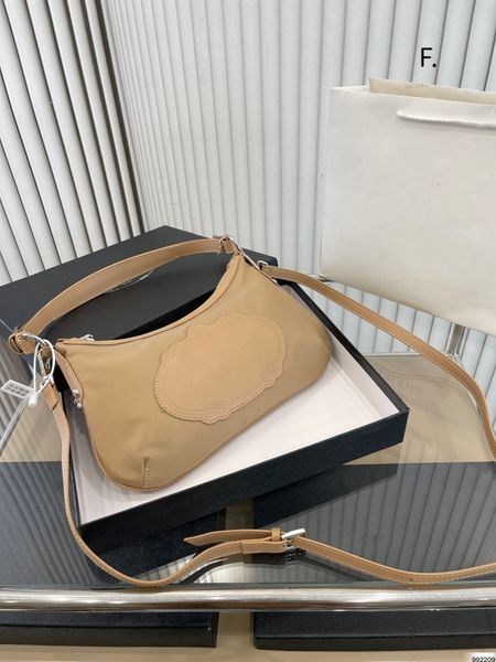 

2022 new classic handbag is born for quality and is the owner of fashion