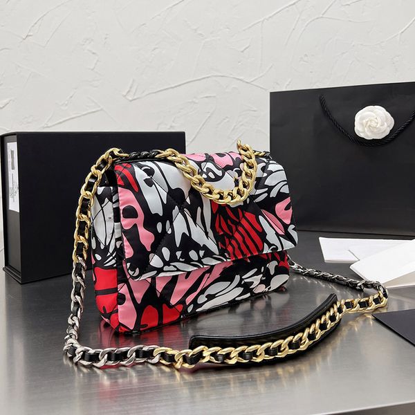 

double-c-bbutton shoulder bag with metal skin and chain design two shoulder straps can be slung over the shoulder or carried in a fashionabl