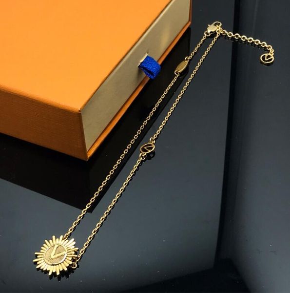 

Designer Sun Pattern Necklaces Mens Women Pendant with Letters Fashion Lady Rotatable Necklace Wedding Jewelry Accessories Valentine's Day Gift with Box