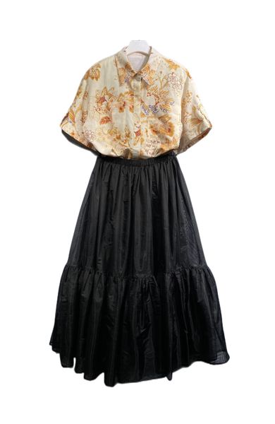 

spring 2023 new age reducing lapel print shirt with skirt suit, White