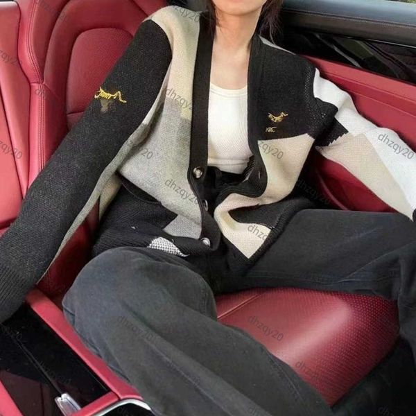 

arc sweater designer windproof jacket autumn winter thickened wool blend contrast sweatshirt womens casual shirt coat trendy button cardigan, White;black
