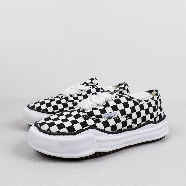 

shell head ice cream sole shoes time trend breath comfortable sports style design wavy pattern dark green blue black and white