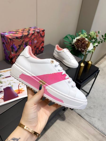 

2023 new designer woman shoe leather lace up men fashion sneakers white black mens womens luxury 444