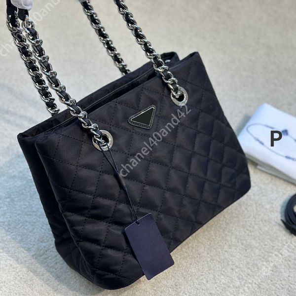 

nylon small square pouch tote bag totes classic p triangle purse handbag womens designer bag underarm shopper bags designers purse wallet66