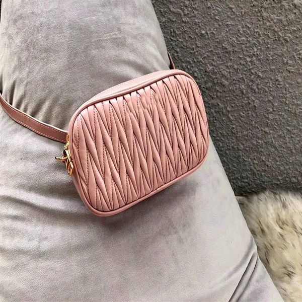 

classic women's belt bag italian designer creates a messenger bag with two single shoulders which is very practical as a che243h