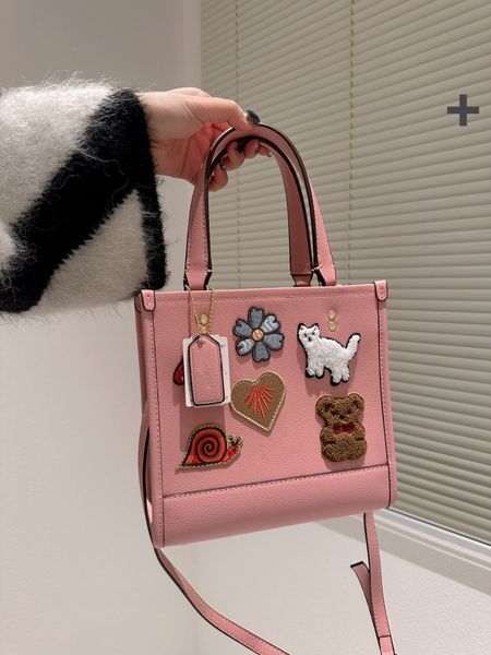 

2022 first choice designer pink classic new armpit messenger bag