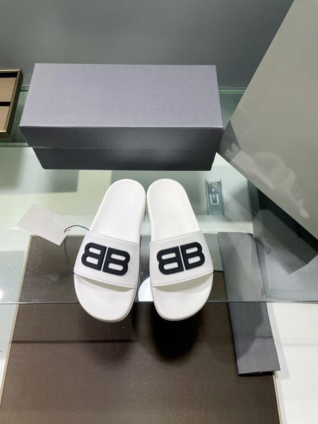 

2023 new popular trend slipper woman luxury designer brand shoes beach outdoor indoor home flip flops fashion letter slides man, Black
