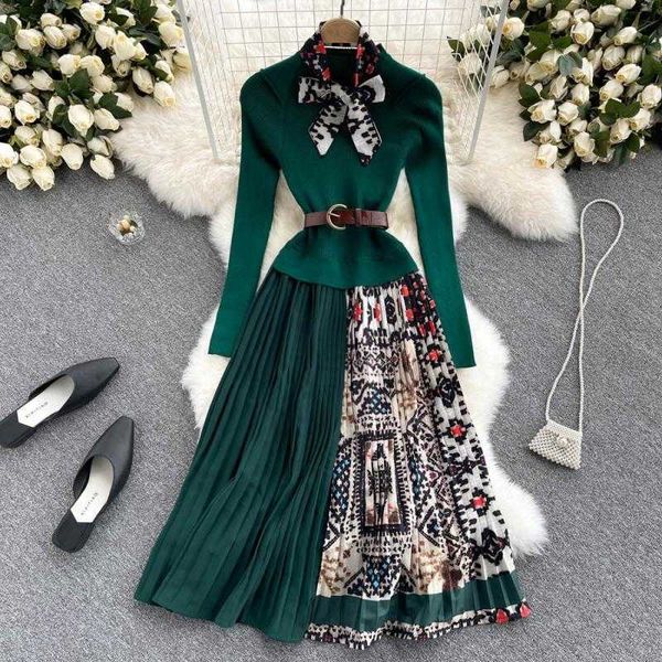 

ladies and celebrities french autumn dress 2022 new women's knitted long sleeved fake two-piece medium length skirt, Black;gray