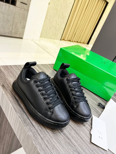 

2023 loafers designer women casual shoes monolith loafer men womens platform sneakers chocolate glossed-leather brushed leather ecru suede s, Black
