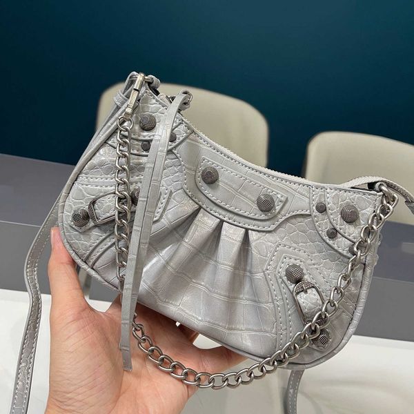 

designer bag fall new women's bag le cagole luxury designer shoulder stack messenger bag shape underarm with coin purse bsf7
