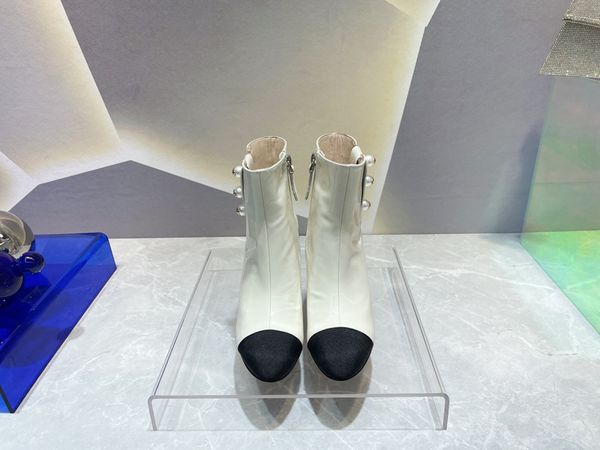 

2023 women shoes designer boots desert boot flamingos love arrow real leather medal coarse non-slip winter shoe size eu35-40 -l077, Black