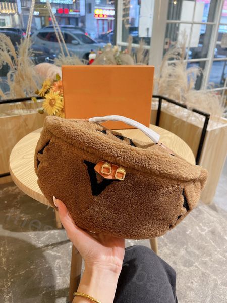 

designer winter teddy waist bag mens womens chest bags crossbody lamb wool genuine soft fur bumbag classic shoulder belt bag letter print pu