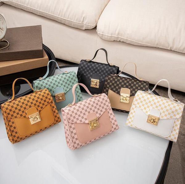 

women shoulder crossbody bags chain pu leather messenger bag female small square bag handbags, Black;red