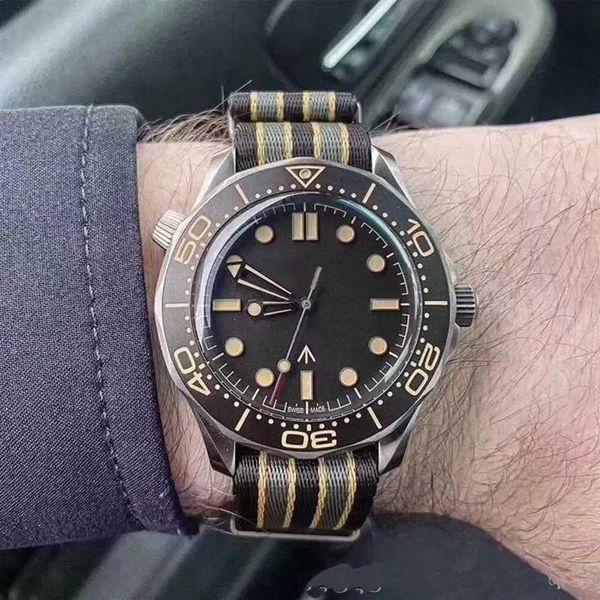 

luxury mens watch automatic mechanical eta2813 movement stainless steel canvas no time to die watches 007 limited edition3022, Slivery;brown