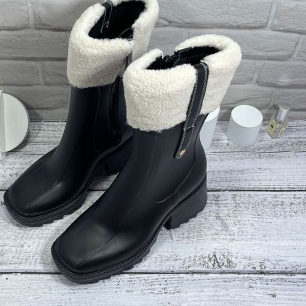 

luxury brand 2022 autumn and winter new women's british style plush warm mid sleeve knee length trend thin rain boots, Black
