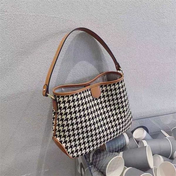 

messenger bags small commuter female summer new versatile large capacity tote one shoulder crossbody bag