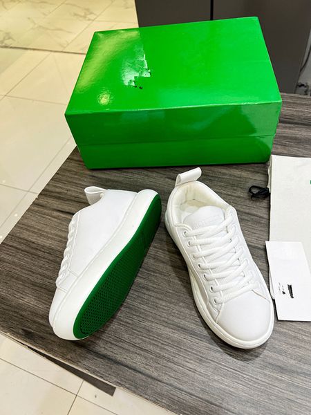 

designer men causal shoes fashion woman leather lace up platform sole sneakers white black mens womens luxury velvet suede 0819