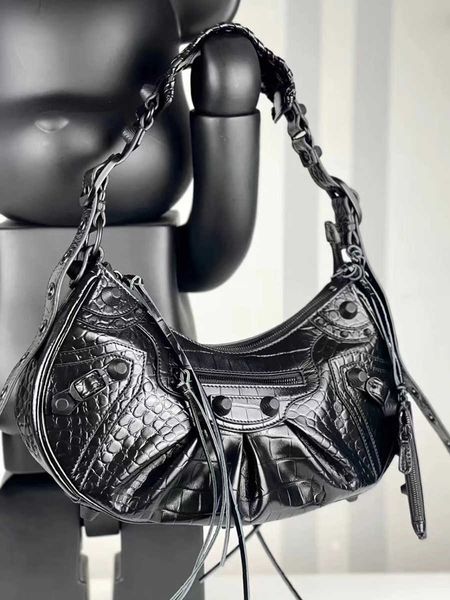 

leather balenicass design biker bag 2022 new crocodile pattern motorcycle rivet oil wax three in one underarm shoulder messenger women'