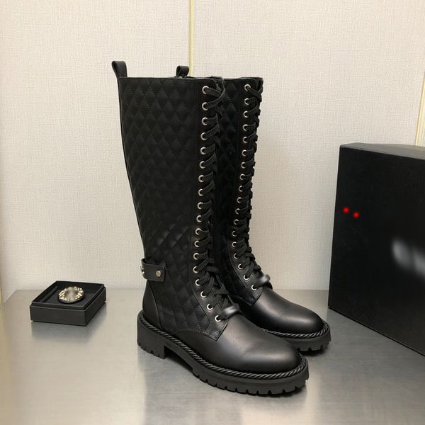 

2023 women designer boots martin desert boot flamingos love arrow leather medal coarse non-slip winter shoes size 35 to 40 -m0031, Black