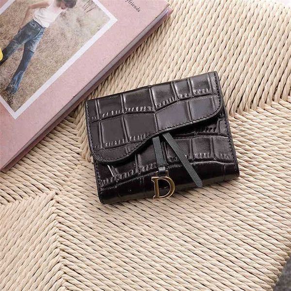 

leather wallet women's short new fashion crocodile leather small 30% change card bag ultra-thin, Red;black