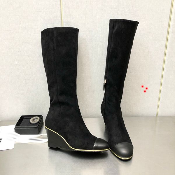 

2023 women designer boots martin desert boot flamingos love arrow leather medal coarse non-slip winter shoes size 35 to 40 -m0044, Black