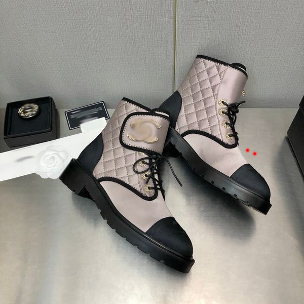 

2023 women designer boots martin desert boot flamingos love arrow leather medal coarse non-slip winter shoes size 35 to 40 -m0033, Black