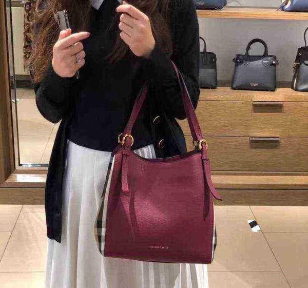 

burbrerys crossbody handbags bags burbrery onthego tote luxuries designers women bag purses totes designer woman handbag shoulder wallet par