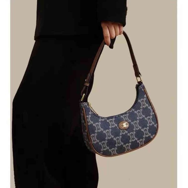 

2021 new armpit bag french stick canvas printed one shoulder diagonal cross temperament crescent