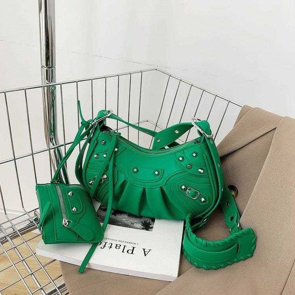 

balenicass leather classic lecagole motorcycle bag yi mengling's of the same style for women 2022 new fashion crescent sweet cool pink