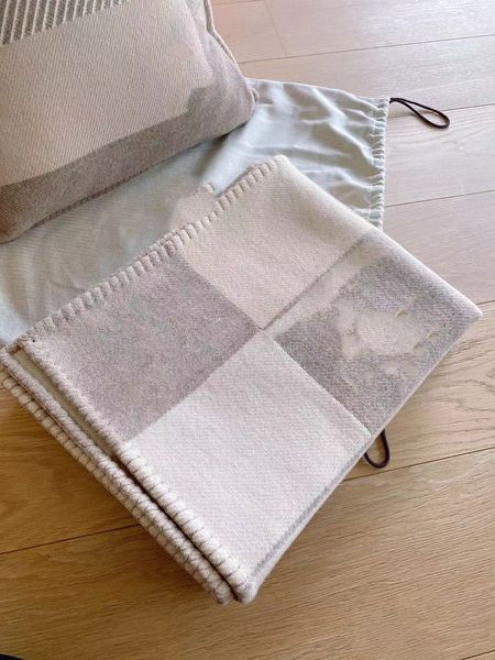 

2022 beige blankets and cushion h thick home sofa good quailty cushion blanket 130&170cm selling big size wool lot colors