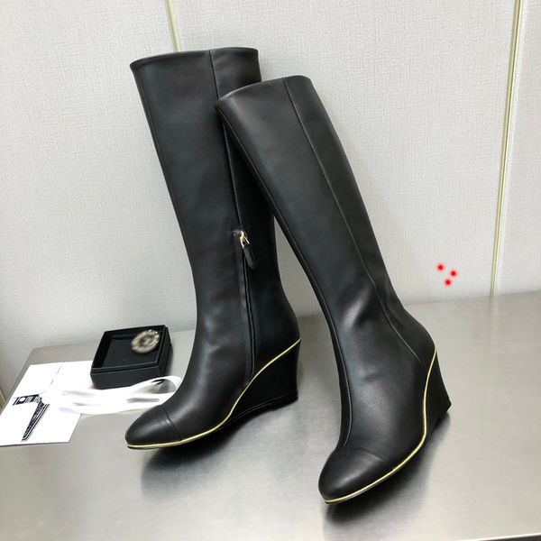 

2023 women designer boots martin desert boot flamingos love arrow leather medal coarse non-slip winter shoes size 35 to 40 -m0043, Black