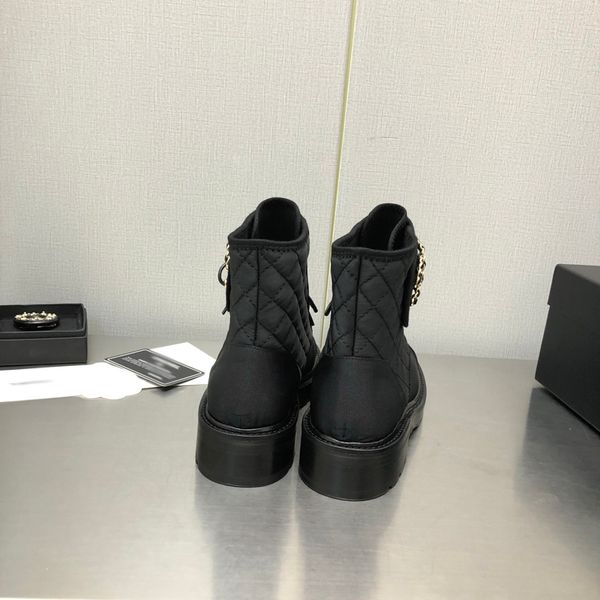 

2023 women designer boots martin desert boot flamingos love arrow leather medal coarse non-slip winter shoes size 35 to 40 -m0034, Black
