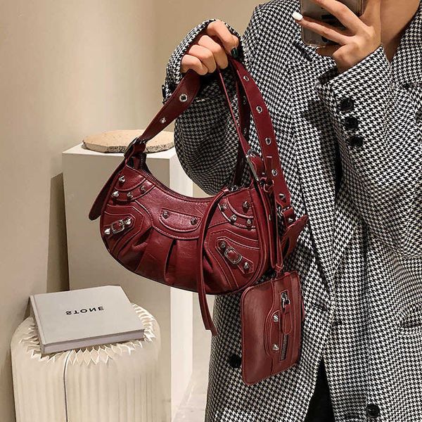 

balenicass leather classic lecagole motorcycle bag texture willow nail women's 2022 autumn and winter new locomotive armpit crescent mo