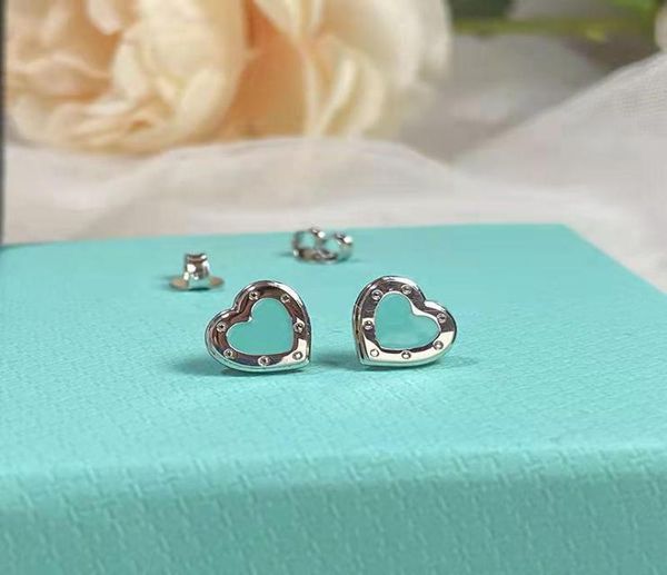 

2022 fashion designer love stud earrings classic womens luxury exquisite workmanship elegant heart with pouch blue enamel earring 9163281, Golden;silver