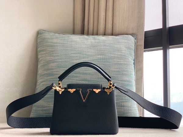 

2022women's handbag boutique designer shoulder bag made of imported calfskin classic handle chain shoulders belt messenger bag fashion