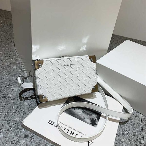 

spring summer 2022 new design woven box bag simple and one shoulder messenger small square bag