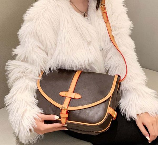 

2022 designer ladies handbag messenger bag style outdoor casual fashion presbyopic one shoulder suitable for all kinds of occasions a65