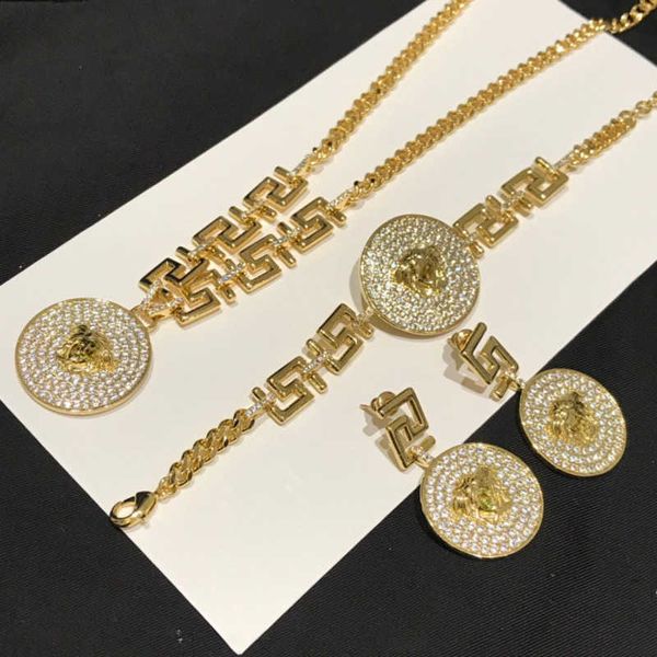 

womens bracelet ve designer jewelry set medusa luxury gold plated necklace earrings chain bracelet accessories, Black