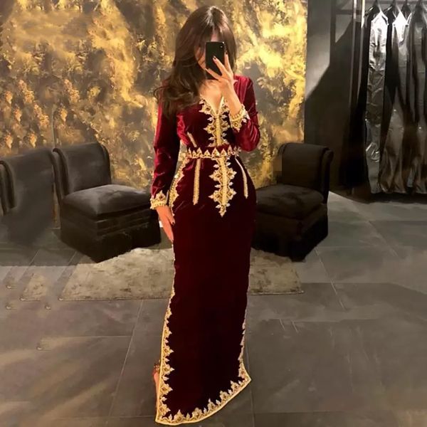 

elegant morocco kaftan velvet formal evening dresses v neck double side slit long sleeves arabic dubai prom party gowns gold lace appliques, Black;red