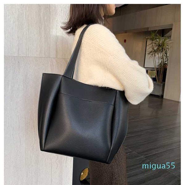 

european classics style saffiano leather ladies handbag women bag with front pocket