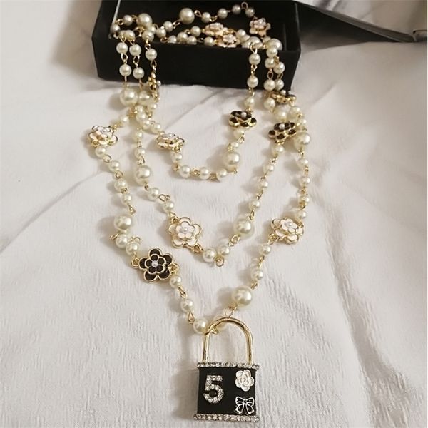 

pendant necklaces women long pearls lock chain collane lunghe donna camelia layered party c necklace brand jewelry 221105, Silver