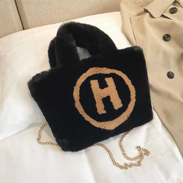 

totes plush tote bags chain bag for women 2021 new soft fluffy furry luxury designer handbag roman vacation fur shoulders y2211