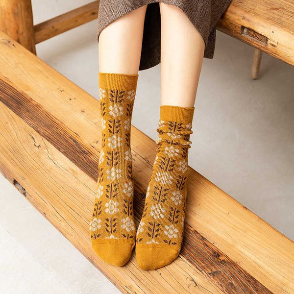 

socks hosiery women 2022 new cotton japanese style retro color flower autumn winter crew girl design sweet funny t221102, Black;white