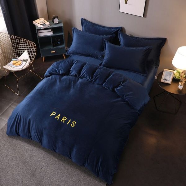 

luxury designer pillowcase bedding letter comforters sets print fashion wool warm suit 4pcs/set  size home bedding textiles 200x230cm