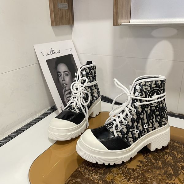 

2022 early autumn and winter new martin boots runway look style, Black